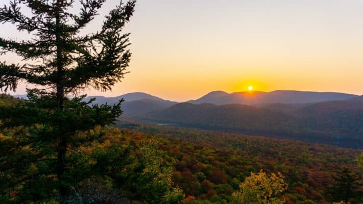 Herbst in den Adirondack Mountains; Balm of Gilead Mountain, Johnsburg, NY, USA