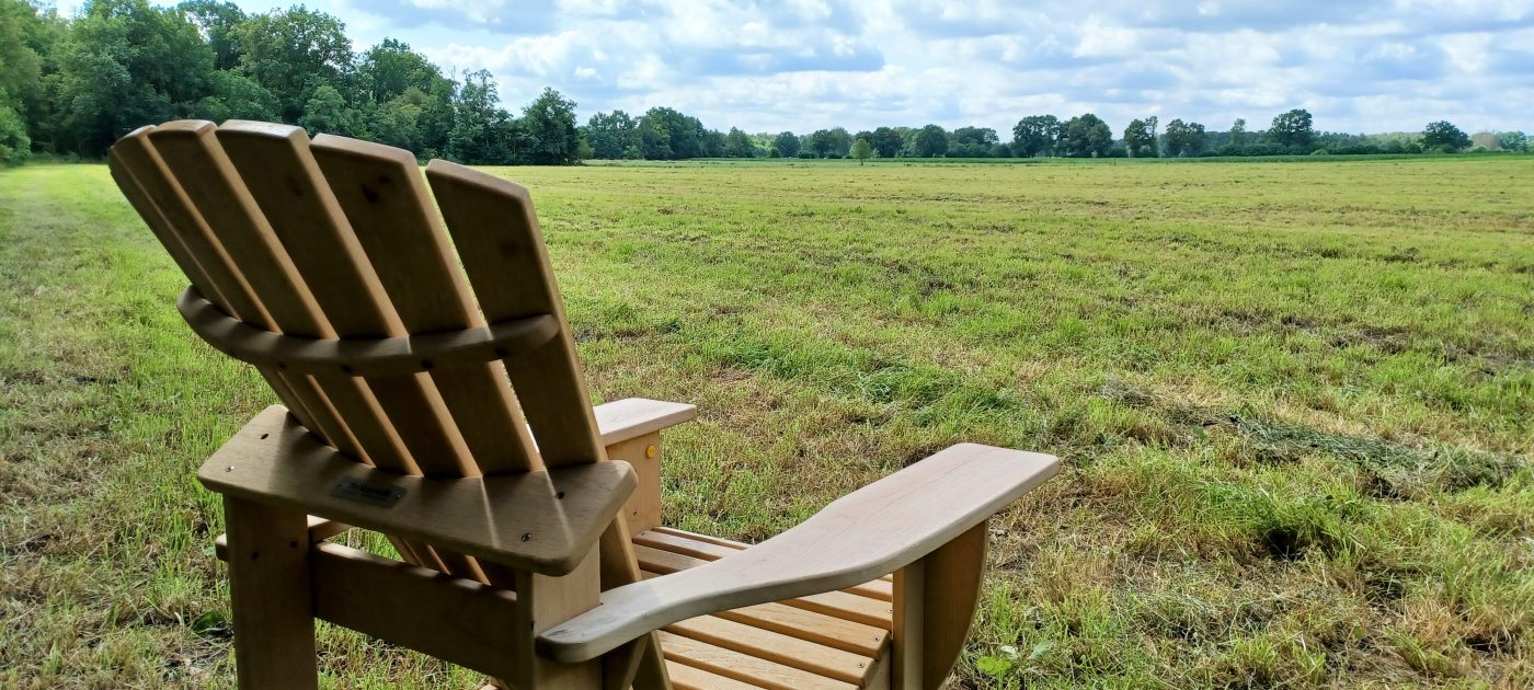 HomeOffice im Grünen, mit einem CLASSIC Adirondack Chair von BeSeaside