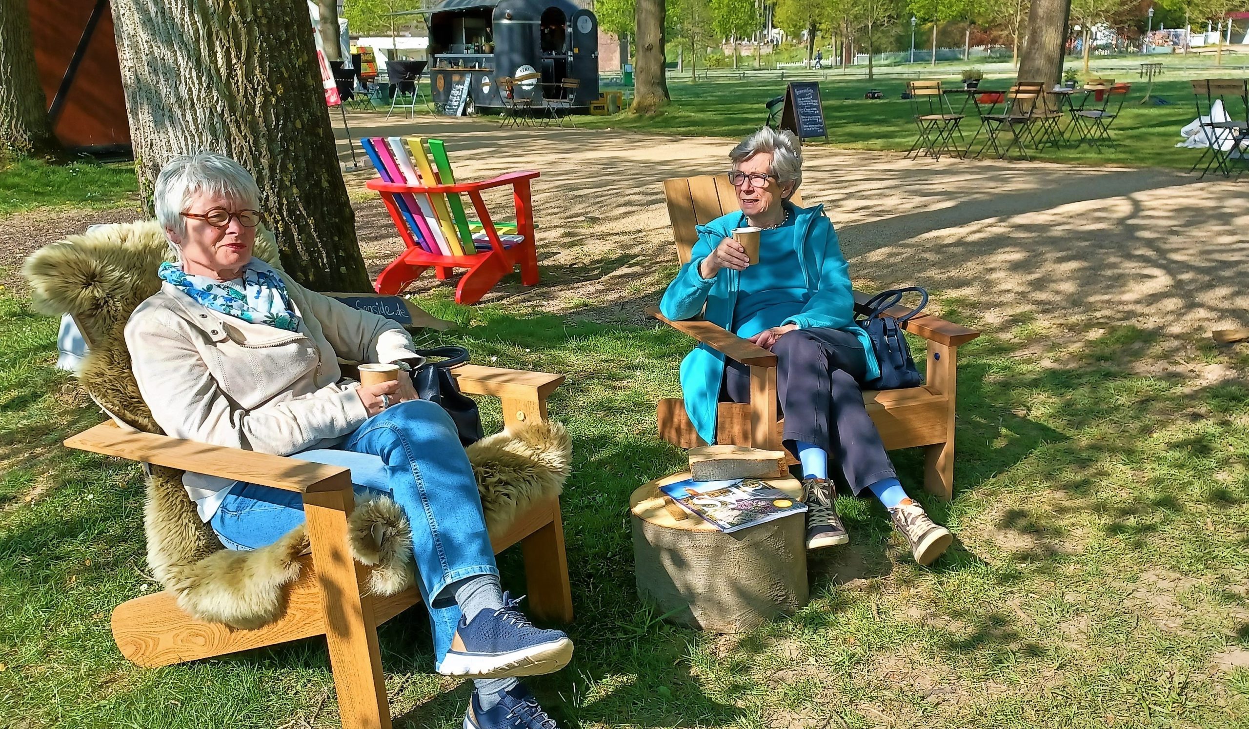 beSeaside on tour Schlossfruehling Schloss Dyck April2022 Espresso Chair Unterhaltung scaled